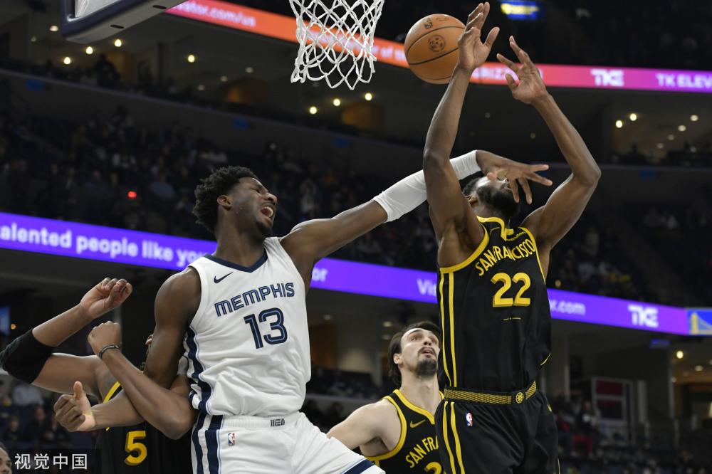 运动会中 运动会中